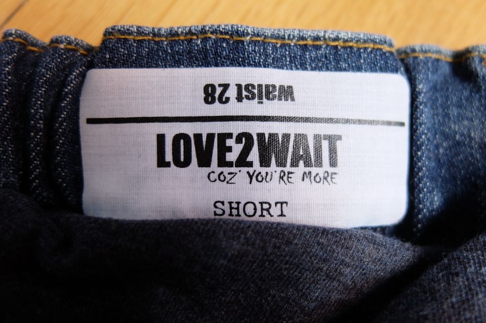 Love2wait  Umstandshose, Shorts, Jeans, kurz, Gr. 28 in München