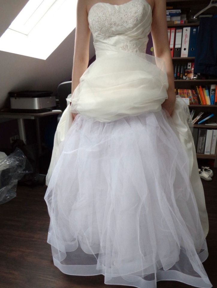 Hochzeitskleid (fast ungetragen) von Lilly Größe 36 in Edemissen