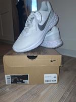 Nike Revolution 6, Gr.41, weiß Baden-Württemberg - Ketsch Vorschau