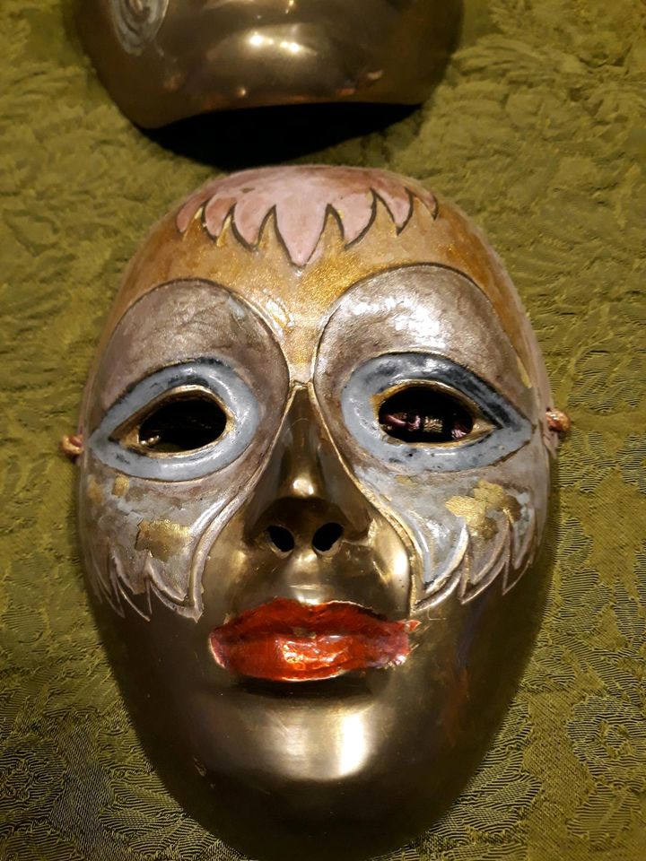 Sehr schöne Masken aus Messing in Falkensee
