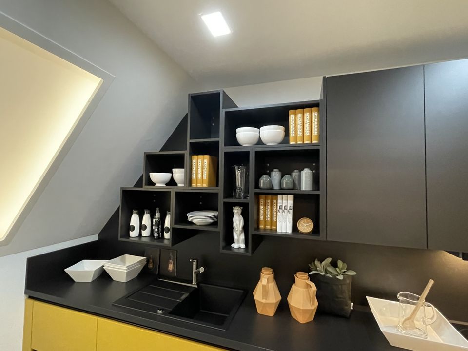 NEUE Einbauküche L-Form Küche in modern curry mit schwarz 917 in Enger