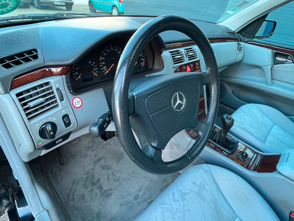 Mercedes-Benz E 200 Elegance // 1. Hand // gepflegter Zustand // in Mönchengladbach