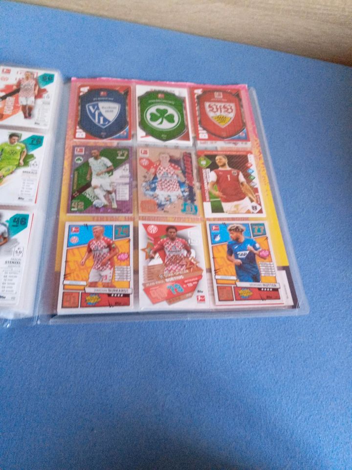 Fußball-Heft mit 300+ karten in Battenberg
