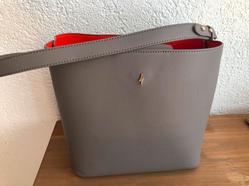 Damen Handtasche Hobobag "Pauls Boutique London" grau neu! in Überlingen