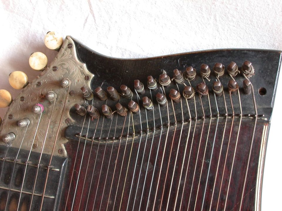 Antikes Saiteninstrument Gitarren-Zither um 1900 in Affalterbach  