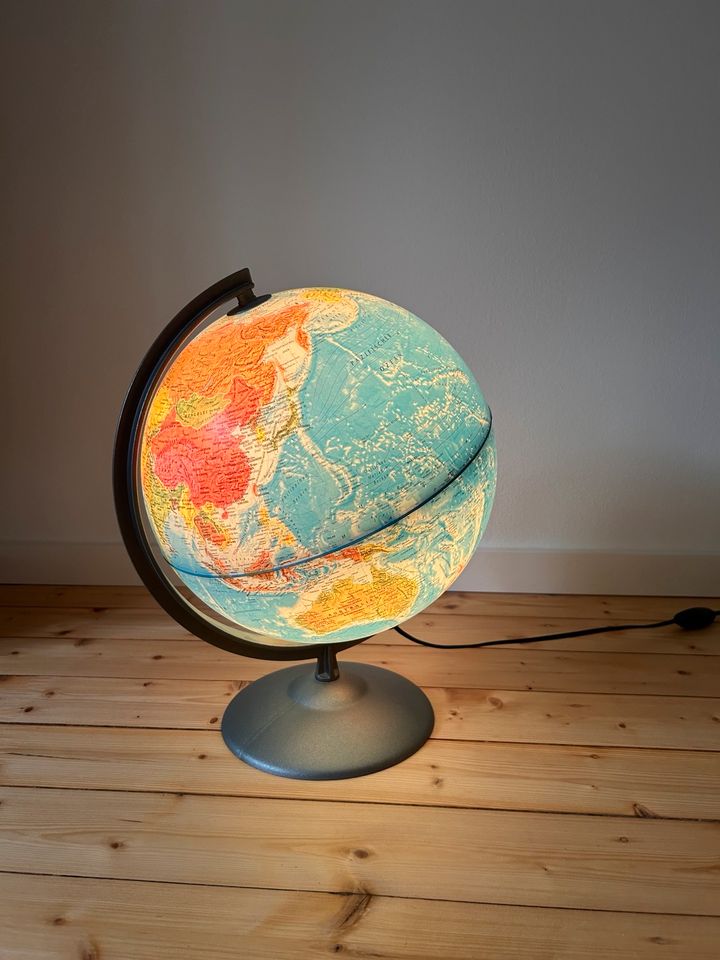 Leuchtender Globus Lampe in Bonn