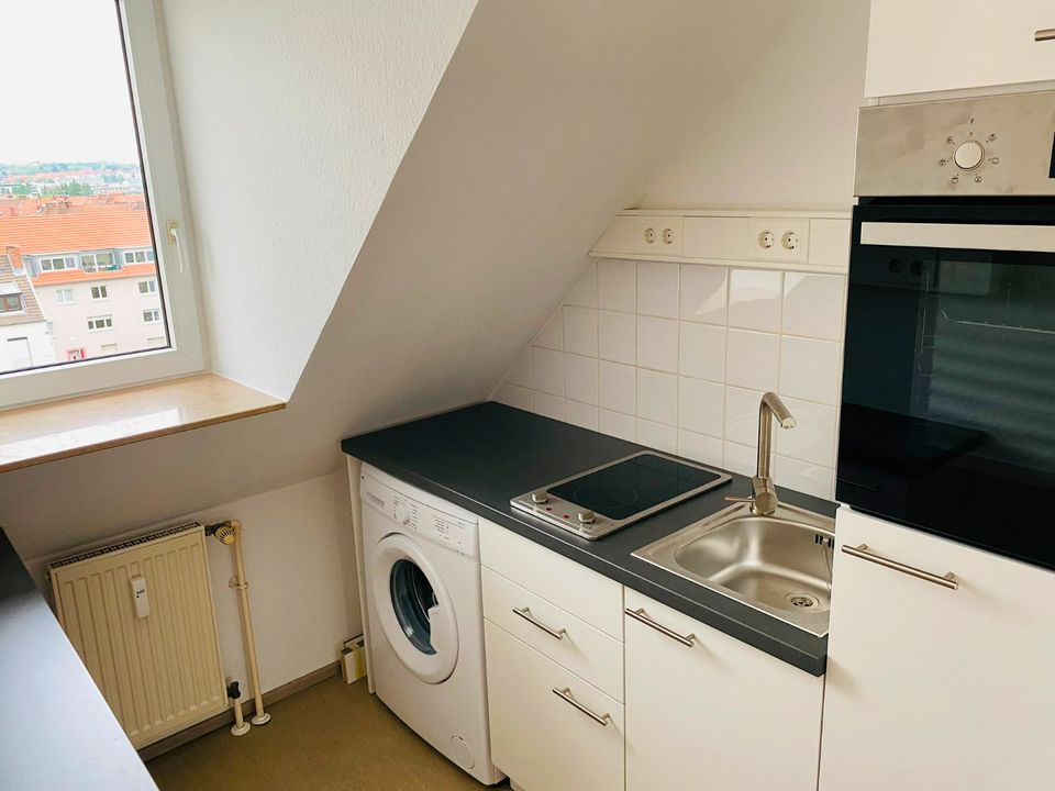 Renovierte 2 ZKB-DG-Wohnung in 66117 SB -WG geeignet- in Saarbrücken