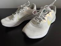 Nike Sportschuhe Gr. 36 Schulsport Niedersachsen - Vechelde Vorschau