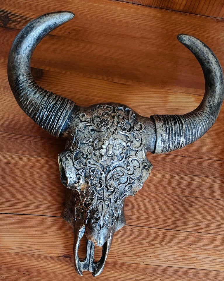 Wanddeko Bullenschädel Skull silber Ornamente in Leipzig