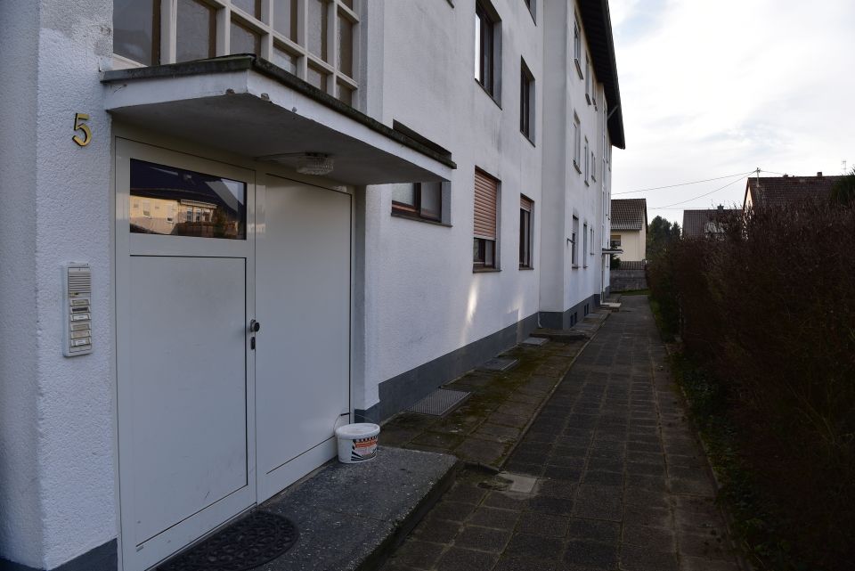 KÄUFERPROVISIONSFREI! Gepflegte Etagenwohnung mit Loggia und Garage. Randlage mit schöner Aussicht! in Ranstadt