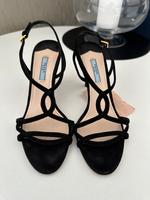 Prada Sandalen high heels 38.5 schwarz Wildleder Niedersachsen - Bleckede Vorschau