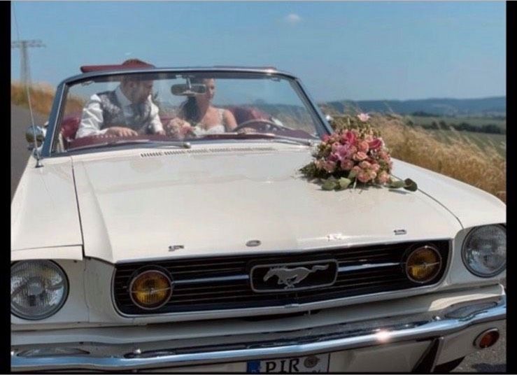 Mustang Cabrio als Hochzeitsauto mieten - schick, weiß, V8 in Pirna