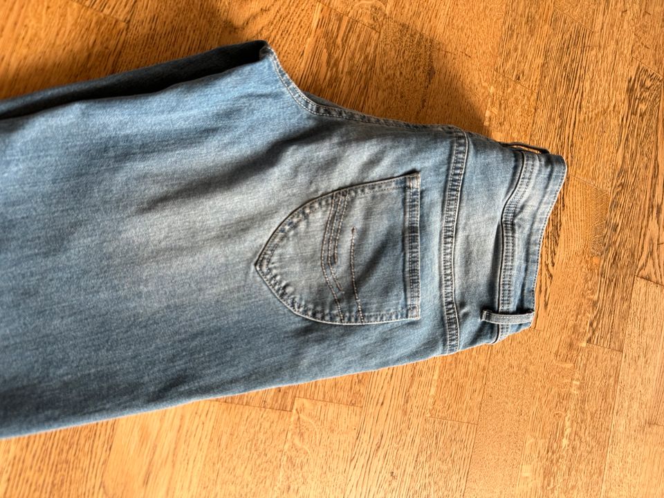 Jeans knielang Größe 40 Damen in Bretzenheim