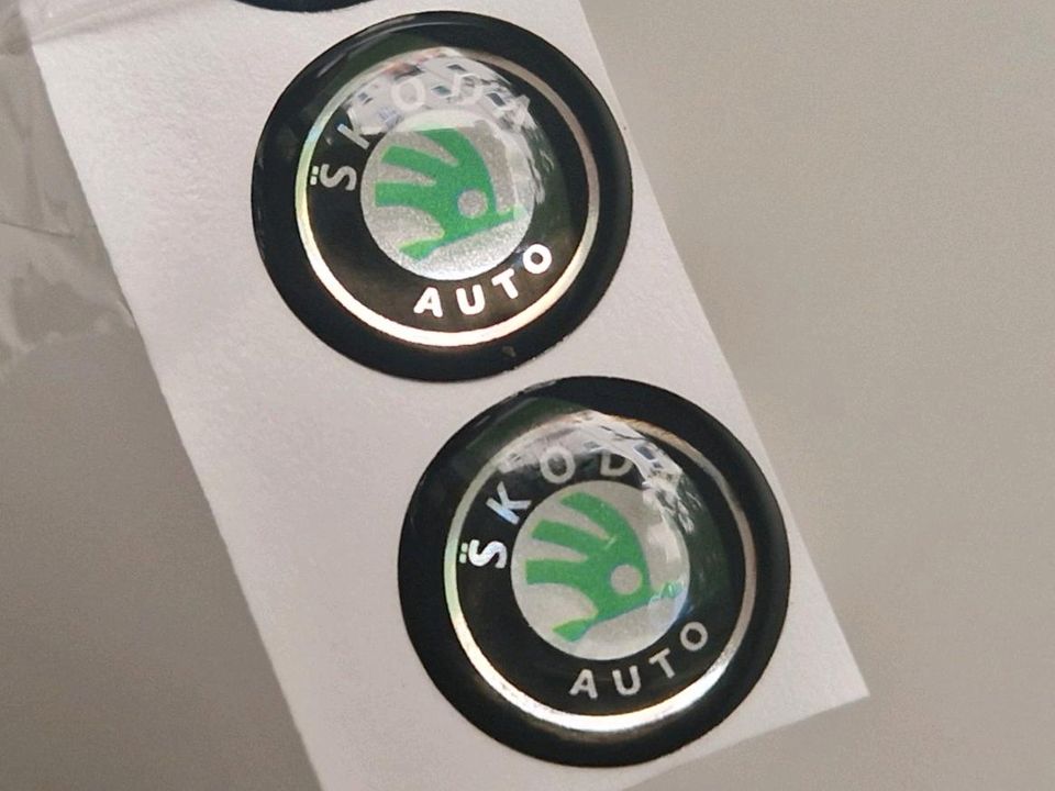 2x Škoda 14 mm Schlüssel Fernbedienung Aufkleber Sticker Emblem in Berlin