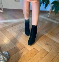 Samt Block Heels Boots / ZARA München - Laim Vorschau