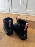 Ugg Classic Mini ll Graphic Logo pink in Gr. 38 Hessen - Hanau Vorschau
