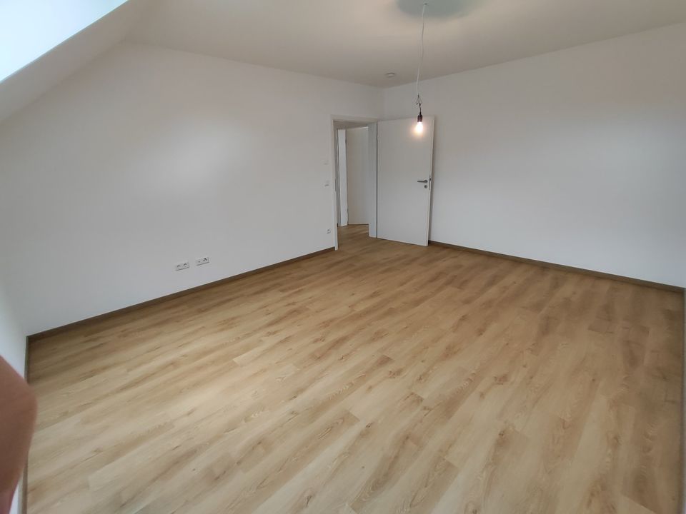 1,2,3 & MEINS: Neubau Doppelhaushälfte 162 m² mit Stellplatz / Erstbezug in Weinsbach! in Öhringen