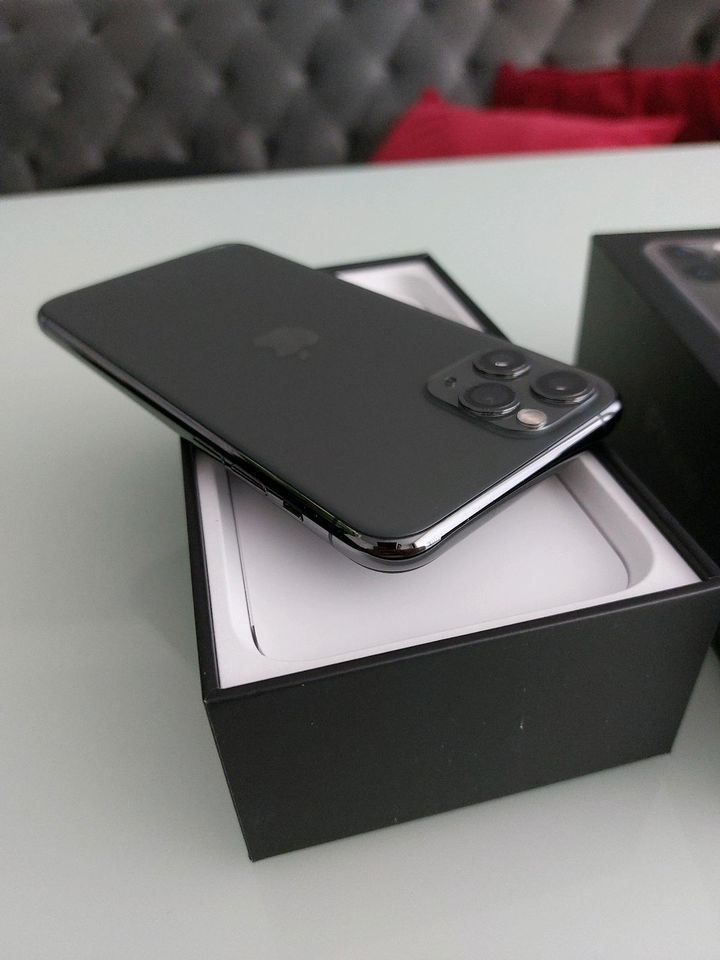 Apple iPhone 11 Pro Max 64GB Spacegrau in Bergkamen