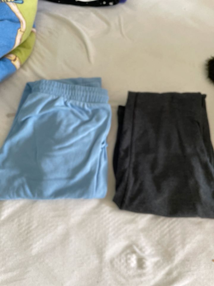 1 joggingfit + eine jogginghose in Hamburg