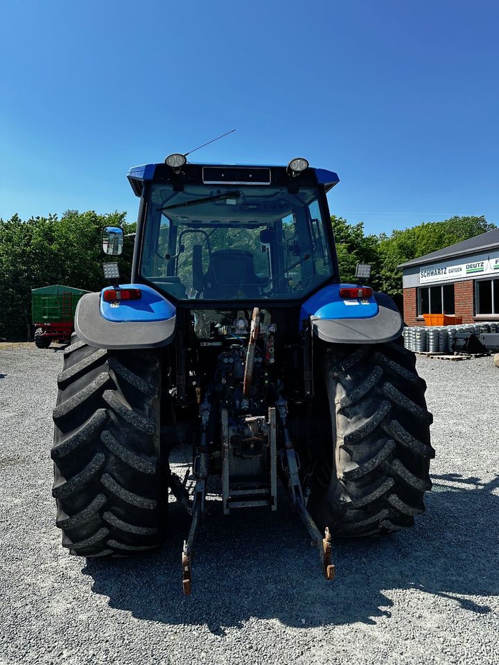 Schlepper / Traktor New Holland TM 125 in Nortorf