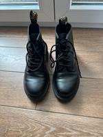 Dr. Martens Schuhe Stiefel mit Schnürung (6-Loch) so gut wie neu Berlin - Biesdorf Vorschau