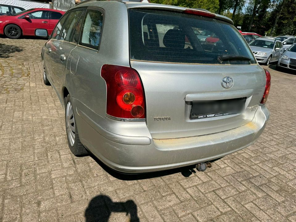 Toyota Avensis in Ostercappeln