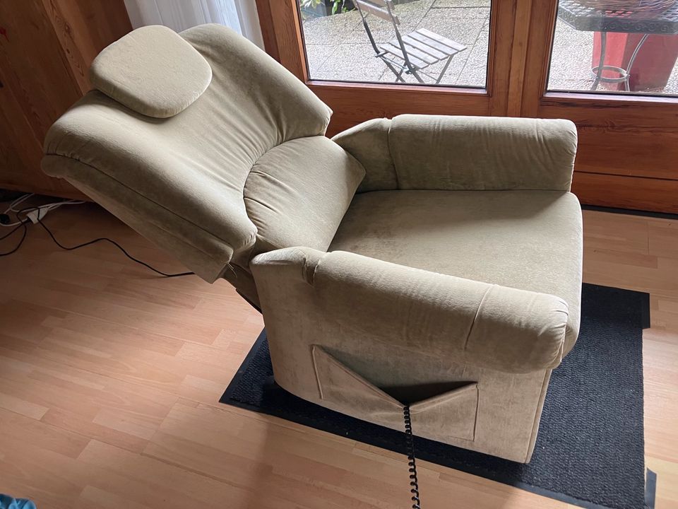 Ruhe- und Fernsehsessel elektrisch verstellbar / Lusch Sessel in Attendorn