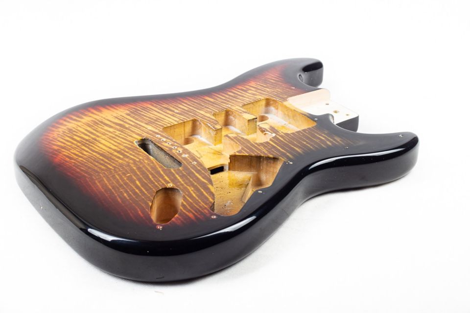 E-Gitarre Korpus / Body , sunburst flamed , Erle , wie NEU in Husum