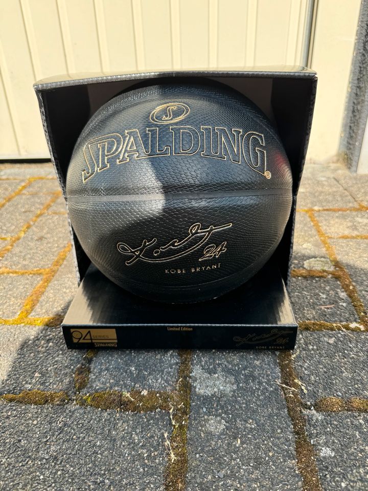 Kobe Bryant Black Mamba Spalding Basketball in Hürth