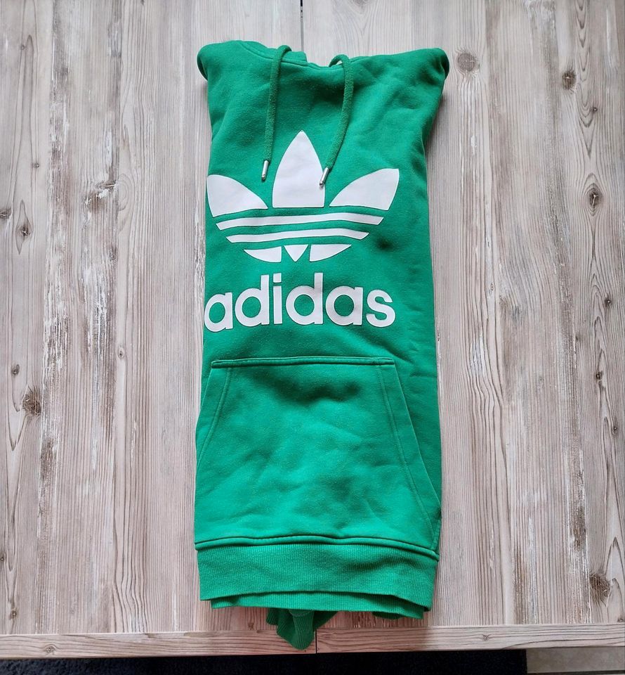 grasgrüner Adidas Pullover Größe M-L in Saarbrücken