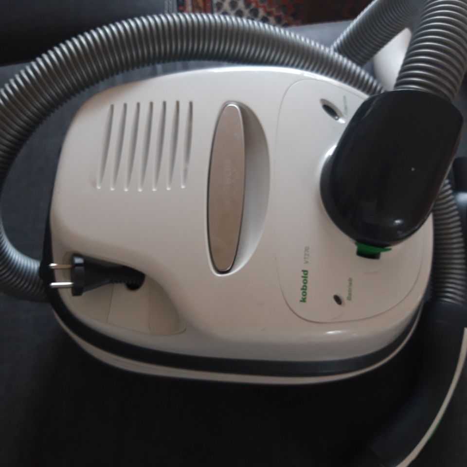 Vorwerk VT270 mit viel Zubehör in Nievern