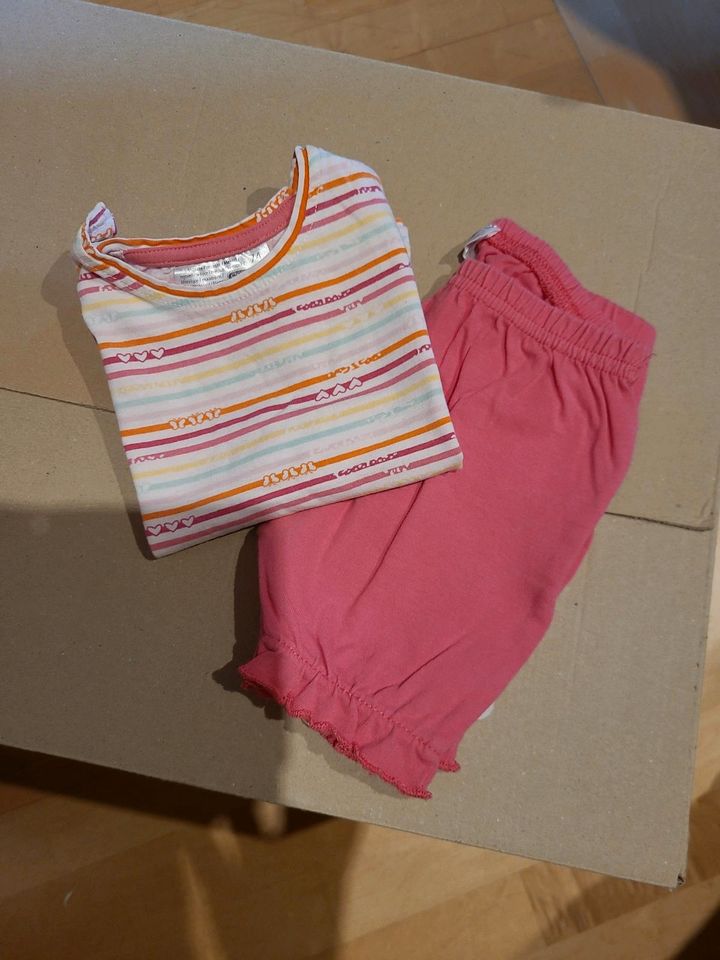 T- Shirt und kurze Hose Set 2- teilig Mädchen Größe 74 in Großheubach