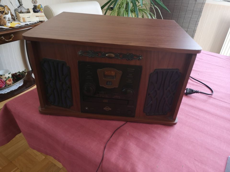 Antik gemachtes Radio Plattenspieler Kassettenrekorder wie neu in Kloster Lehnin