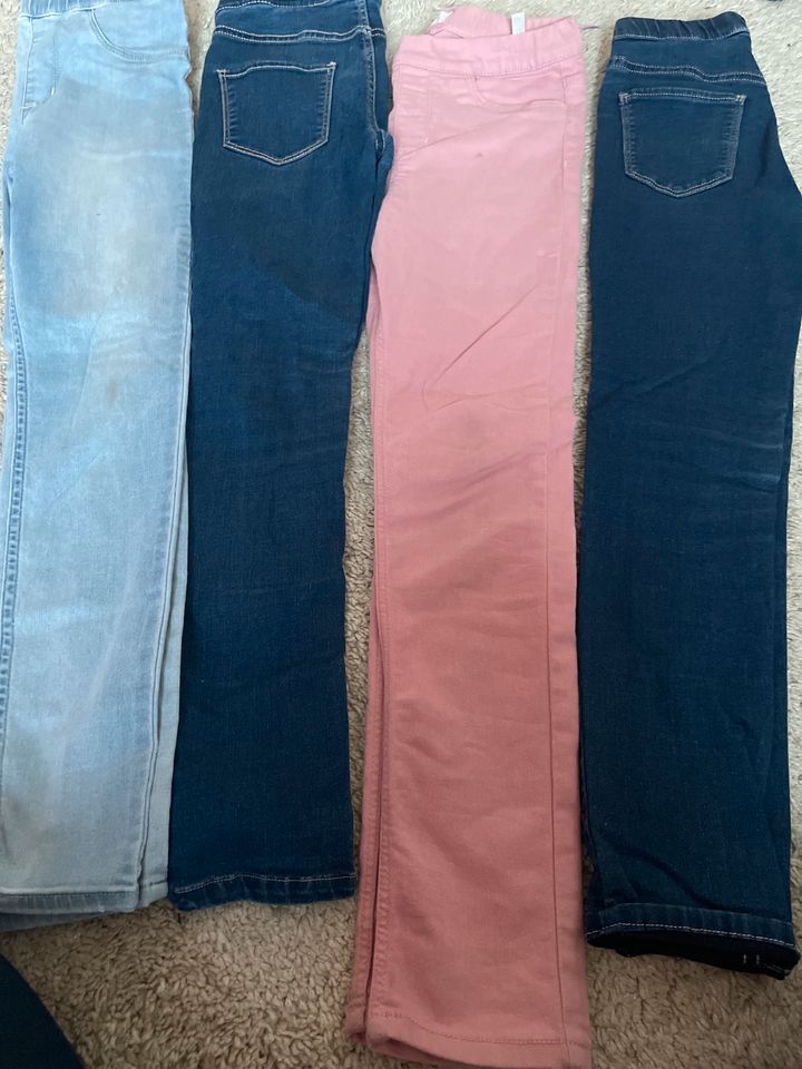 Set 4 Hosen jeans leggings h&m hm 134 in Bad Soden am Taunus