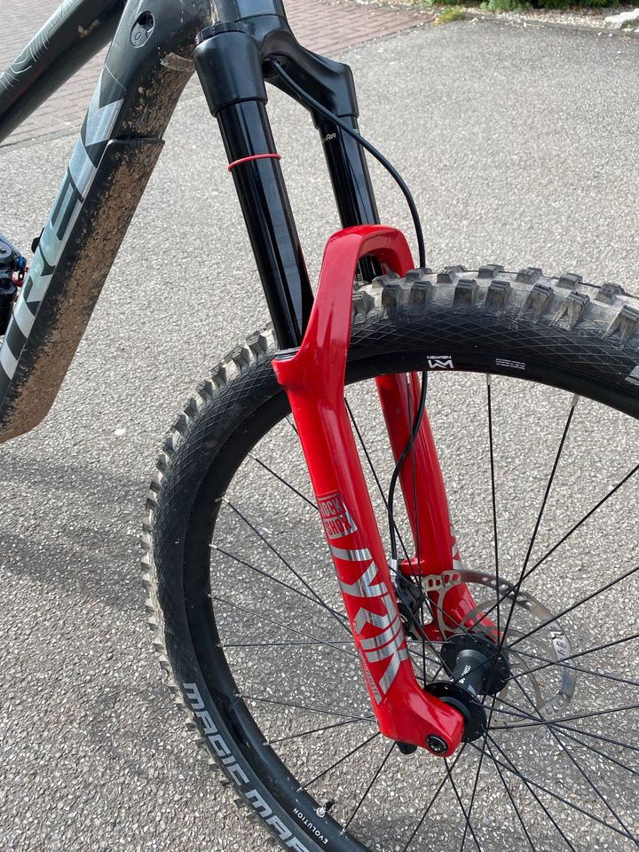 Tausche rote Rockshox Lyrik Ultimate gegen eine schwarze in Püttlingen