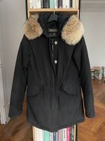 Schwarzer Arctic Parka von Woolrich, Größe S Berlin - Wilmersdorf Vorschau