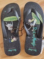 NEU Rick and Morty Flip Flops Badelatschen Größe 44 Merchandise Niedersachsen - Hildesheim Vorschau