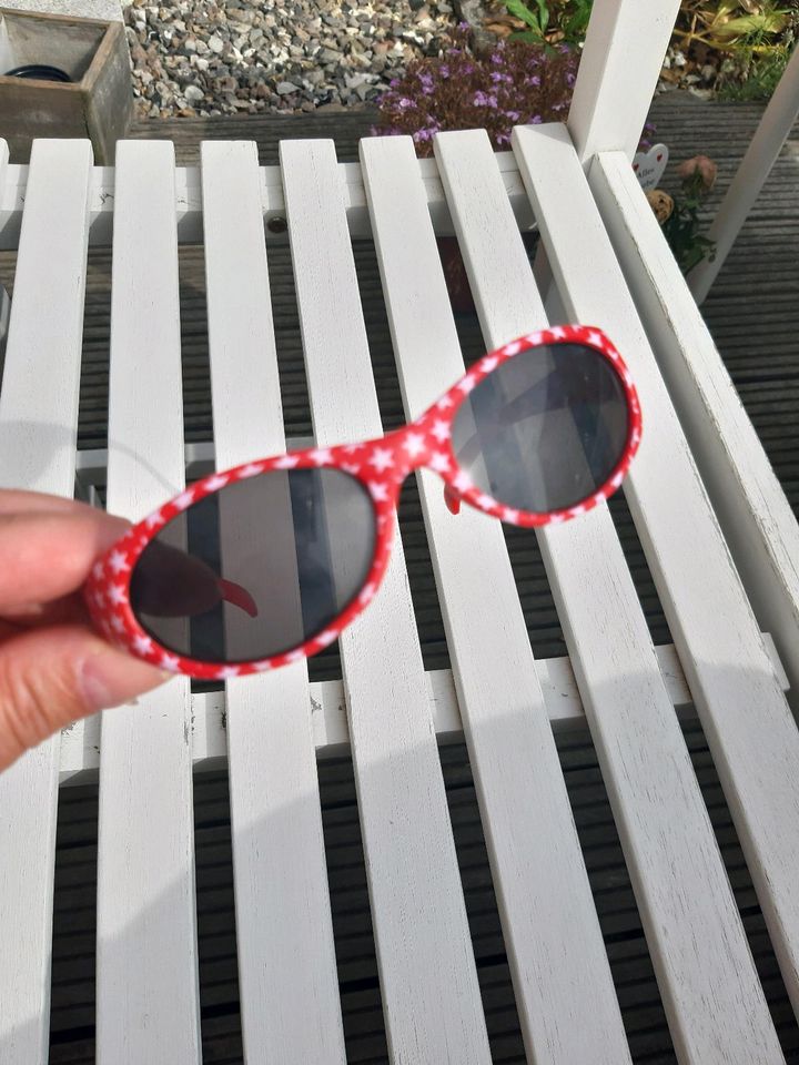 Kinder Sonnenbrille rot Cat. 3 mit Sternen in Kiel