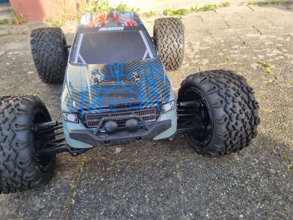 RC 1:8 Monster Truck in Singen