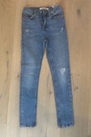 Calvin Kleid Jeans Hose Jeanshose destroyed 140 Hessen - Lampertheim Vorschau