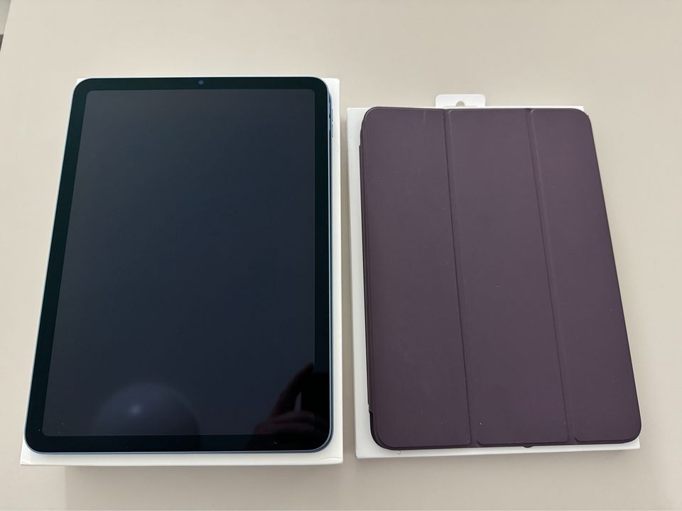 Apple 2022 iPad Air ( Wi-Fi / 256 GB ) - Blau mit Smart Folio in Rosenheim