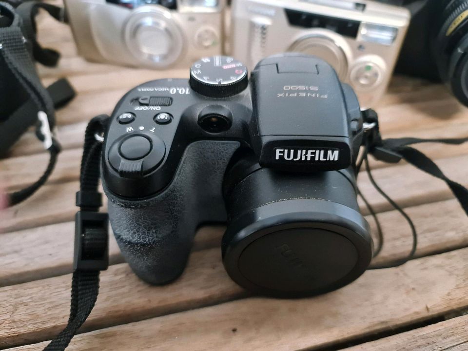 Kamera Konvolut gebraucht Pentax Samsung FujiFilm Consina Hanimex in Emmering