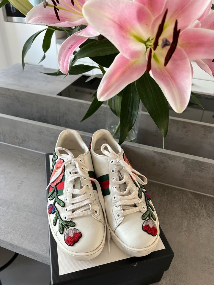 Gucci Ace Embroidered Floral in Köln