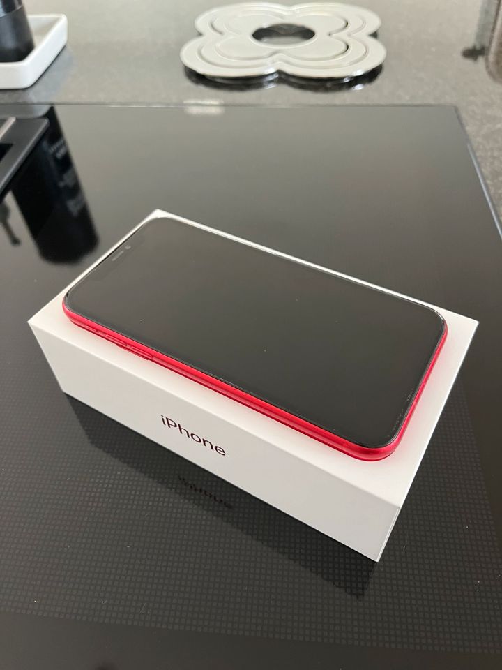 iPhone 11 (64GB) Red Product in Waghäusel