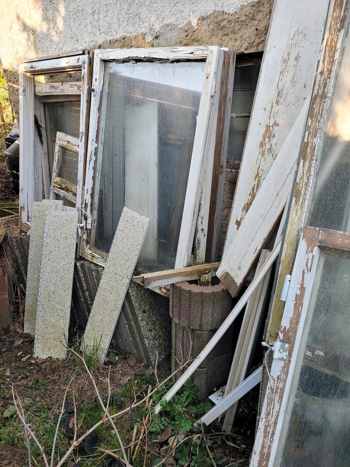 Holzfenster alt für Deko oder Gewächshaus in Neißeaue
