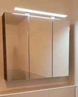 Spiegelschrank dreitürig mit Beleuchtung 2 Jahre alt Nordrhein-Westfalen - Halver Vorschau