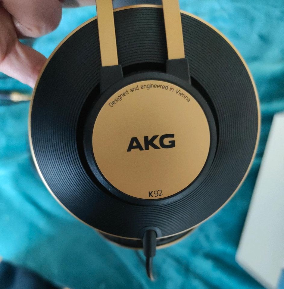 AKG K-92 Kopfhörer geschlossen Neu OVP in Ergolding
