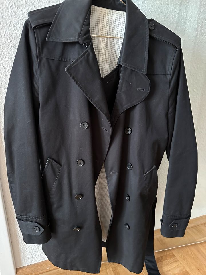 Urbaner Chic: Sandro Trenchcoat, Größe S in Köln