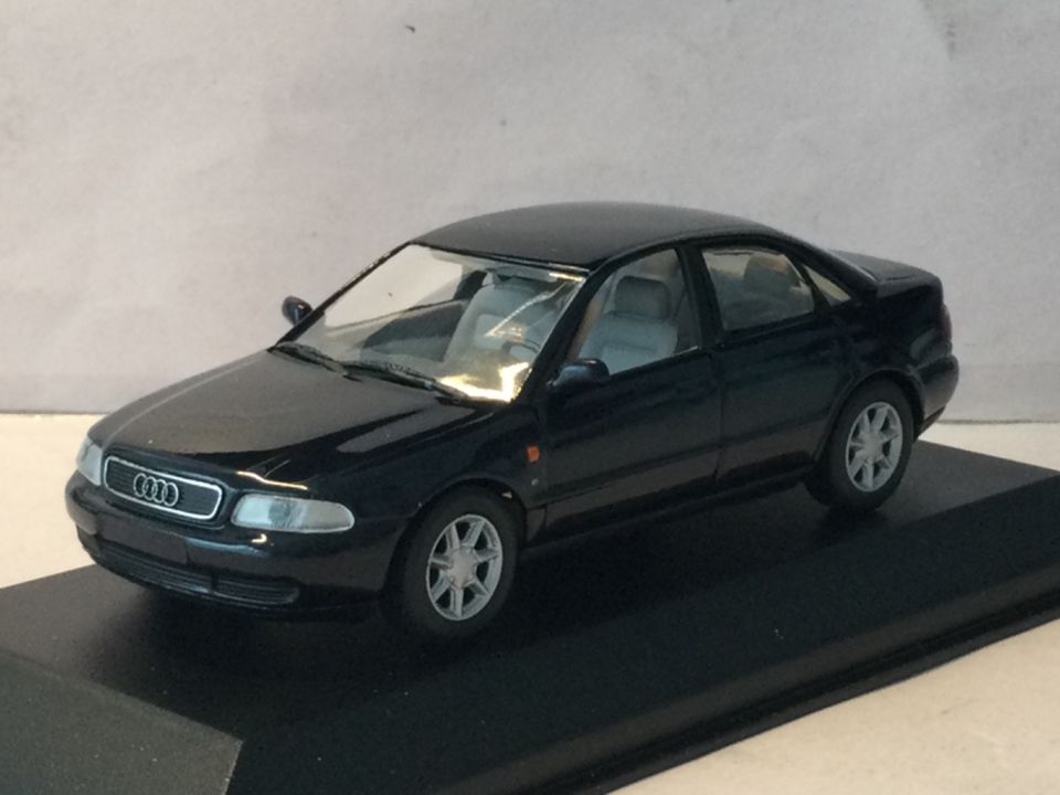 Minichamps 1:43 Audi A4 4 Saloon 1995 Dunkelblau in Einhausen (Thüringen)