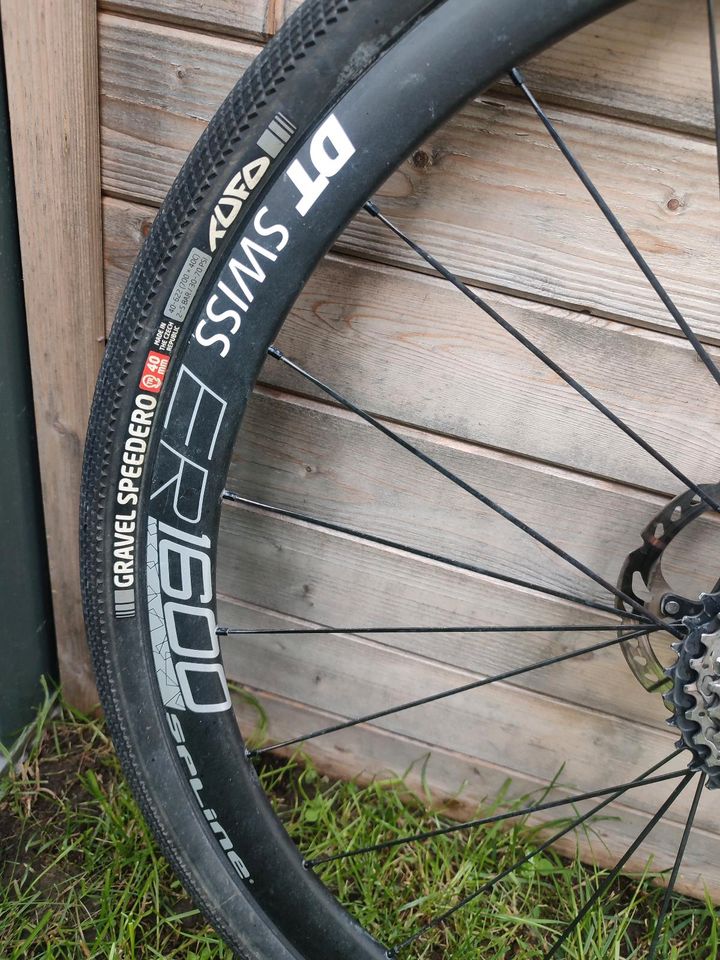 DT SWISS ER 1600 Spline db 32 ROAD Disc 12x100 & 12x142mm Lrs in Erding